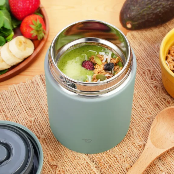 Vitamina De Frutas Verdes Na Tigela