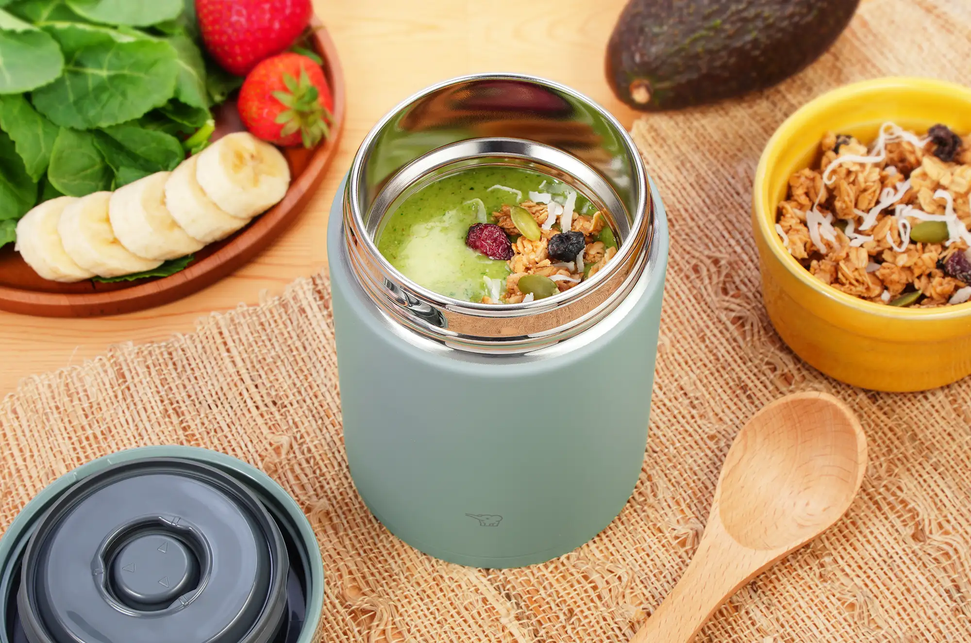 Vitamina De Frutas Verdes Na Tigela